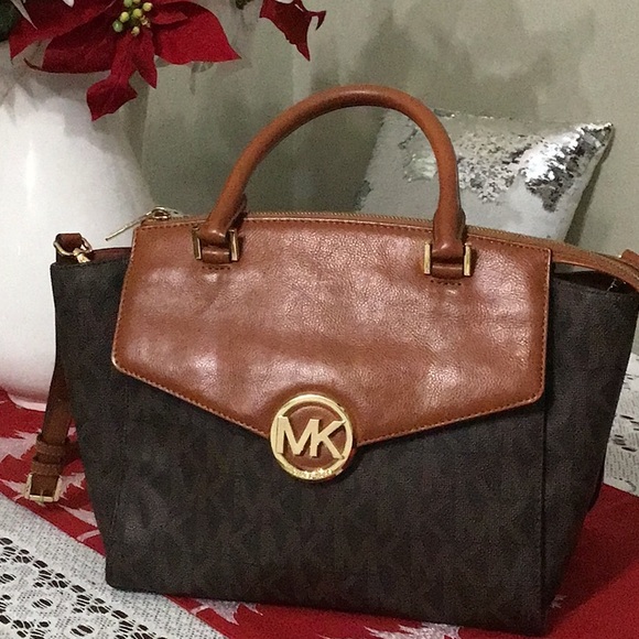 Michael Kors Handbags - Beautiful like new condition Michael Kors Satchel